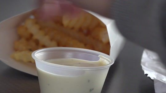 Valentine restaurant owner offers free meals to encourage local shopping